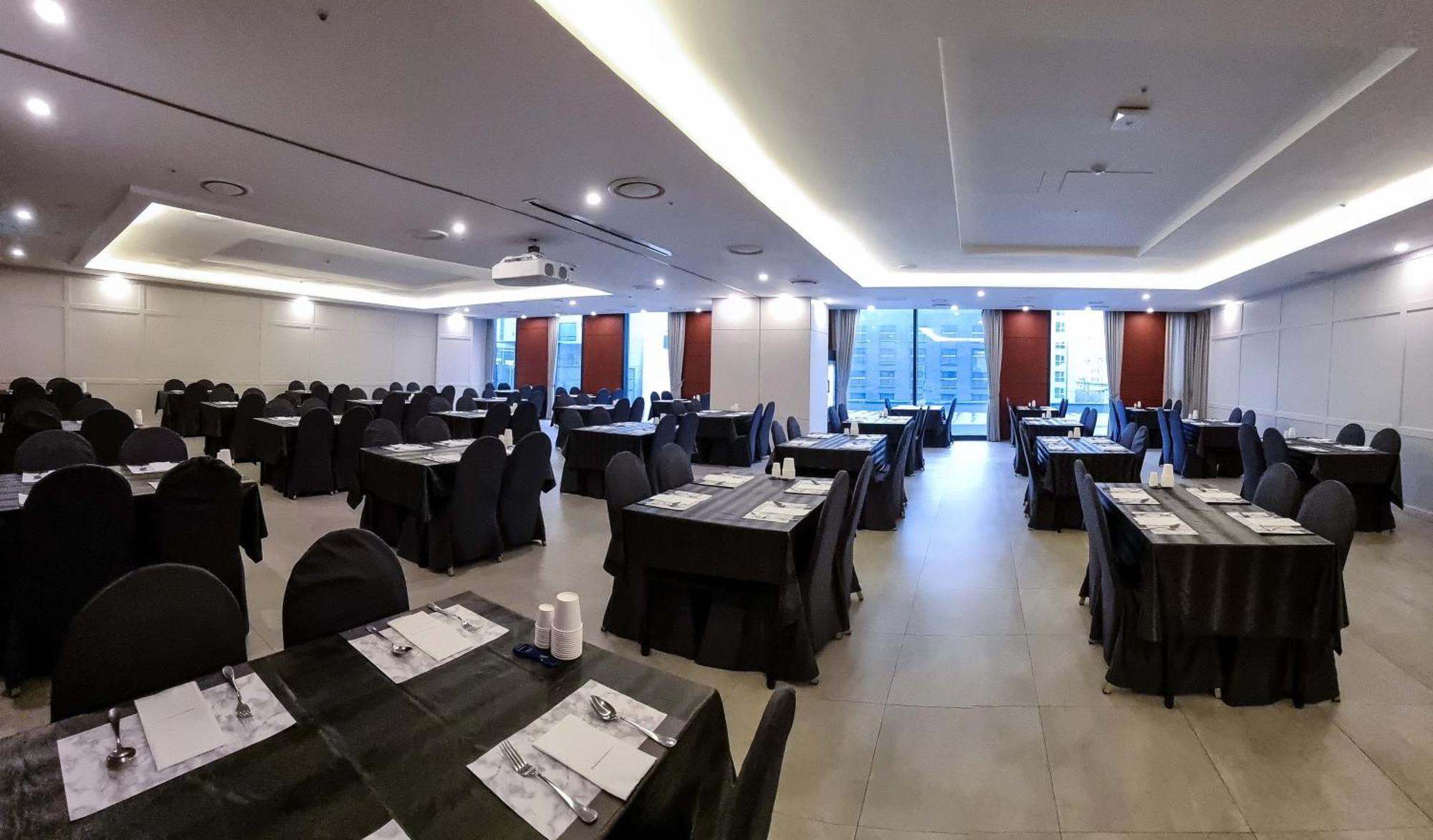 Hotel Ibis Ambassador Suwon Extérieur photo