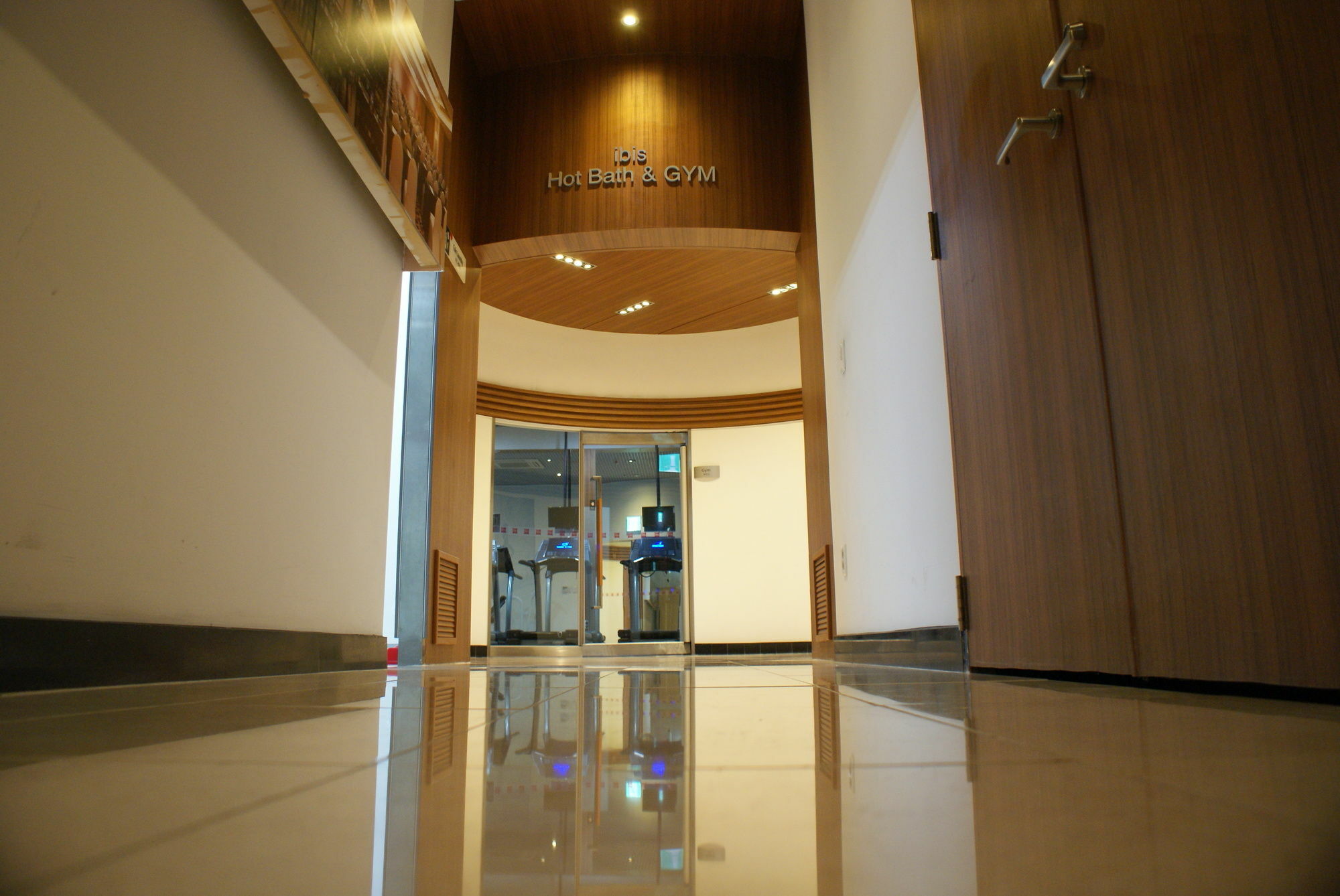 Hotel Ibis Ambassador Suwon Extérieur photo
